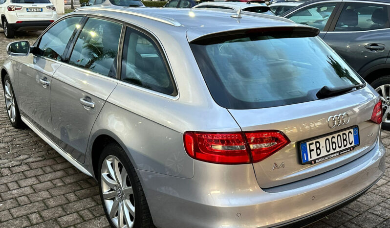 Audi A4 S-Line completo