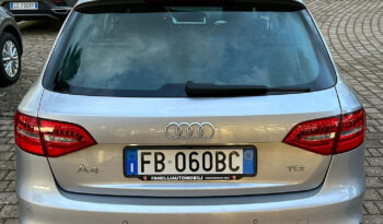 Audi A4 S-Line completo