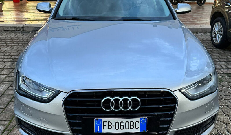 Audi A4 S-Line completo
