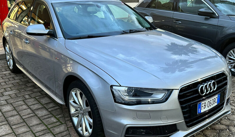 Audi A4 S-Line completo
