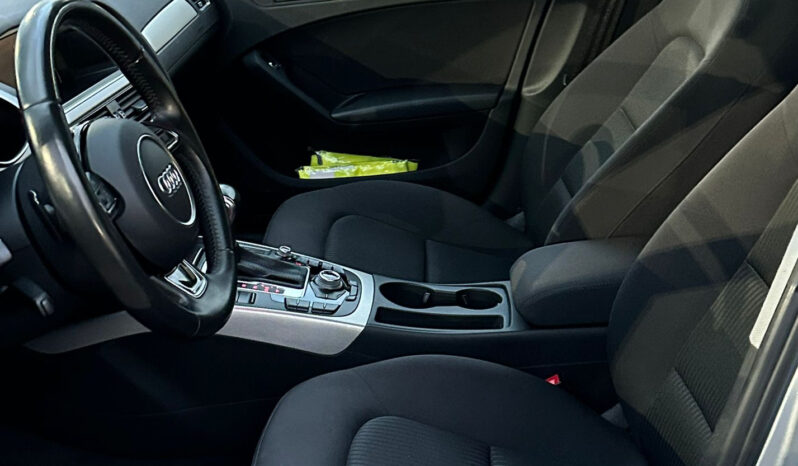 Audi A4 S-Line completo