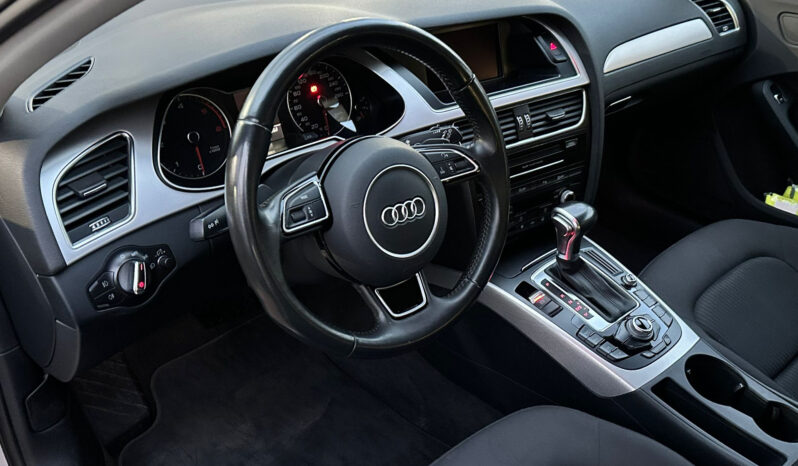 Audi A4 S-Line completo
